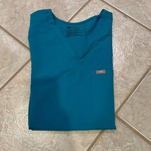 FIGS CATARINA ONE POCKET TOP